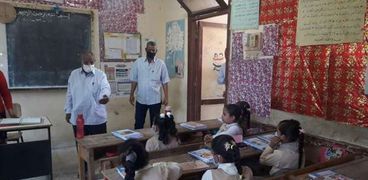 "تعليم دراو" بأسوان تتابع استقبال المدارس للعام الدراسي الجديد