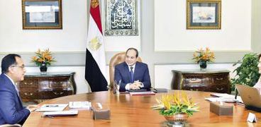 الرئيس «السيسى» خلال اجتماعه مع رئيس الوزراء ووزيرة التخطيط