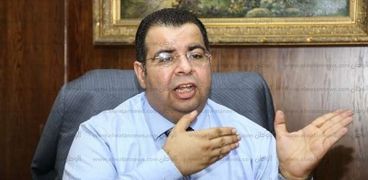 الدكتور إيهاب سراج الدين مدير بنك الدم المركزي بوزارة الصحة