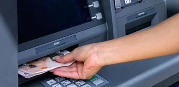 صرف المرتبات من ماكينات ATM