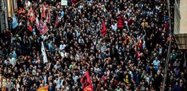 بالصور| آلاف الأتراك يتجمعون بساحة "سيهيه" لتكريم ضحايا تفجيري "أنقرة"