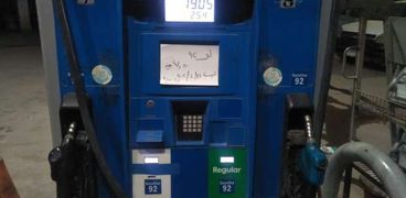 حركة السيارات داخل محطات الوقود بعد تخفيض أسعار البنزين