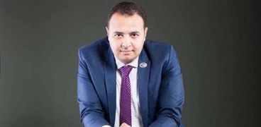 الدكتور حسين عبد الهادي أمين صندوق نقابة أطباء الأسنان