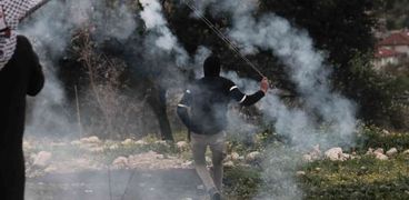 الاحتلال يقمع مسيرة «كفر قدوم»..ويتدرب على اشتباكات في غزة