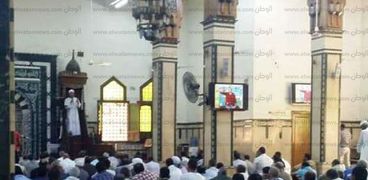 صورة  "مينا" داخل مسجد منصور حمادة بأسوان خلال خطبة الجمعة