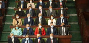 هشام المشيشي وأعضاء حكومته في البرلمان التونسي