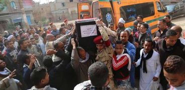 بالصور| قرية القناوية تشيع جثمان شهيدها في سيناء محمد سليم عبدالراضي