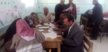 تصحيح أوراق إجابة الشهادتين الابتدائية والإعدادية بمعاهد جنوب سيناء