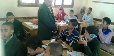 وكيل وزارة التربية والتعليم بسوهاج يتابع سير العمل في عدد من المدارس