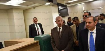 محافظ أسوان ورئيس البنك الأهلى المصري