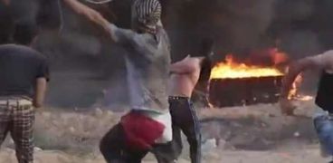 شاب فلسطيني يرقص رقصة الحرية للهنود الحمر