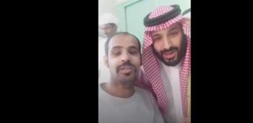 محمد بن سلمان يشيد بعسكري سعودي مصاب