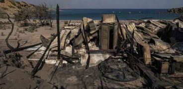 حرائق اليونان حولت جزيرة رودس السياحية لرماد