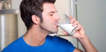 شرب الحليب صباحًا مفيد لمرضى السكري والسمنة