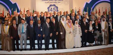 لقطة تذكارية لاعضاء مؤتمرالعمل العربي