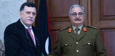 قائد الجيش الليبي "حفتر" و"السراج".. صورة أرشيفية