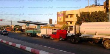 زحام على محطات الوقود بأسوان  - تصوير عبد الله مشالى