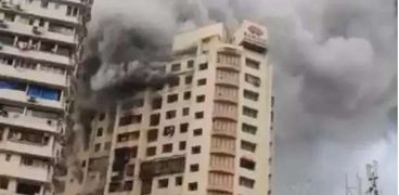 حريق مبنى بـ مدينة مومباي الهندية