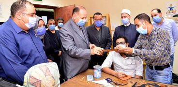 محافظ أسيوط يتفقد ورش عمل مبادرة "صنايعية مصر" وورش " ابدأ حلمك" بقصر الثقافة