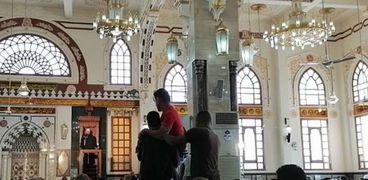 وزير الأوقاف يؤدي خطبة الجمعة من مسجد الميناء الكبير