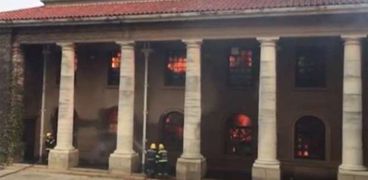 اندلاع حريق في حديقة «تيبل ماونتين».. وإجلاء طلاب «جامعة كيب تاون»