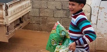 تقديم المساعدات الإغاثية للنازحين السوريين ف