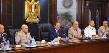 الرئيس عبد الفتاح السيسي خلال اجتماعه بقادة القوات المسلحة