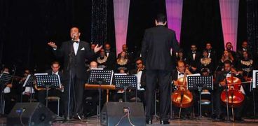 فرقة الموسيقى العربية تقدم موشحات وأغانى تراثية على مسرح أوبرا دمنهور