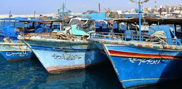 توقف مراكب الصيد في ميناء مرسى مطروح