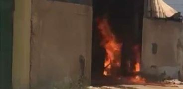 حريق داخل مصنع بالكليو 28 غرب الإسكندرية