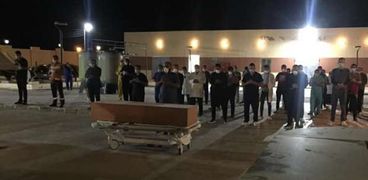 صلاة الجنازة فى مستشفى عزل النجيلة على الدكتور حسان السورى
