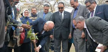 انطلاق فعاليات مبادرة "مليون شجرة مثمرة" في جامعة الزقازيق