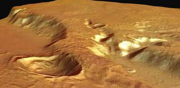 رواسب ضخمة من الجليد علي سطح كوكب المريخ