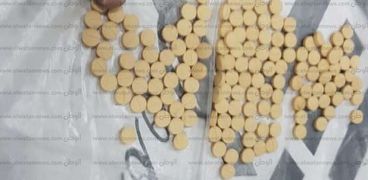 بالصور والفيديو ..إحباط شحنة كبيرة من أقراص الكبتاجون عبر ميناء دمياط داخل المونتال