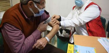 استمرار تطعيم المواطنين بلقاح «كورونا»