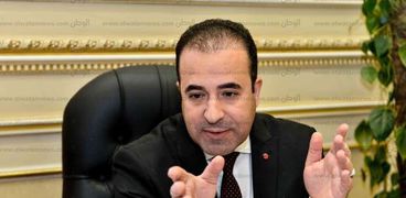 النائب أحمد بدوى رئيس اتصالات النواب