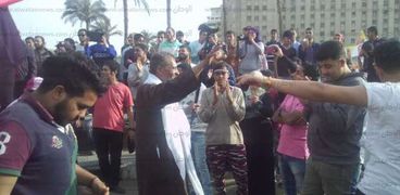 بالصور| رقص شعبي في ميدان التحرير احتفالا بماراثون الانتخابات