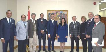 مجلس ادارة اتحاد الغرف السياحية خلال اجتماعها مع الوزيرة "أرشيفية"