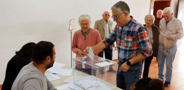 عملية التصويت في الانتخابات المحلية في إسبانيا - صورة أرشيفية