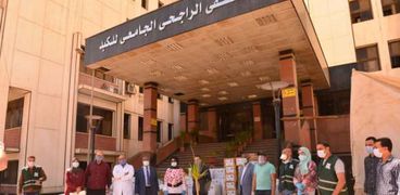 مصرالخير تتبرع بأجهزة تنفس صناعي وأدوات وقائية لعزل مستشفى الراجحى بأسيوط