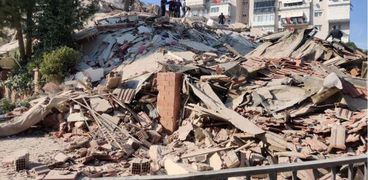 ارتفاع عدد قتلى زلزال تركيا واليونان