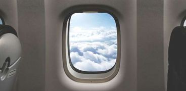 ثقوب صغيرة في نوافذ الطائرة