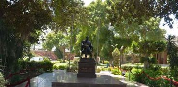 تمثال زعيم أذربيجان حيدر علييف في القناطر