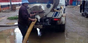 شفط تجمعات مياه الأمطار بمركز ومدينة كفر البطيخ