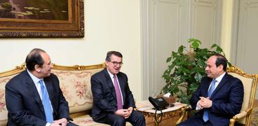الرئيس يستقبل مدير عام جهاز المخابرات القومي اليوناني