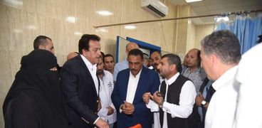 وزير الصحة ومحافظ مطروح خلال تفقد مستشفى الضبعة
