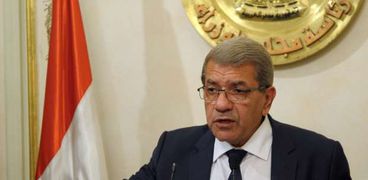 عمرو الجارحي وزير المالية - ارشيفية