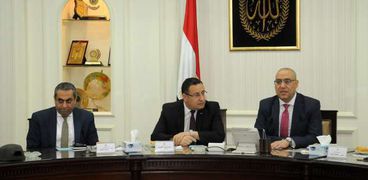 وزير الإسكان ومحافظ الإسكندرية يتابعان مشروع تطوير محور المحمودية