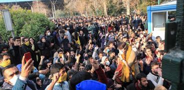 آلاف الإيرانيين فى مظاهرات ضد ولاية الفقيه بشوارع طهران