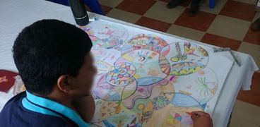 ورش رسم يشارك فيها الأطفال للتعبير عن أنفسهم